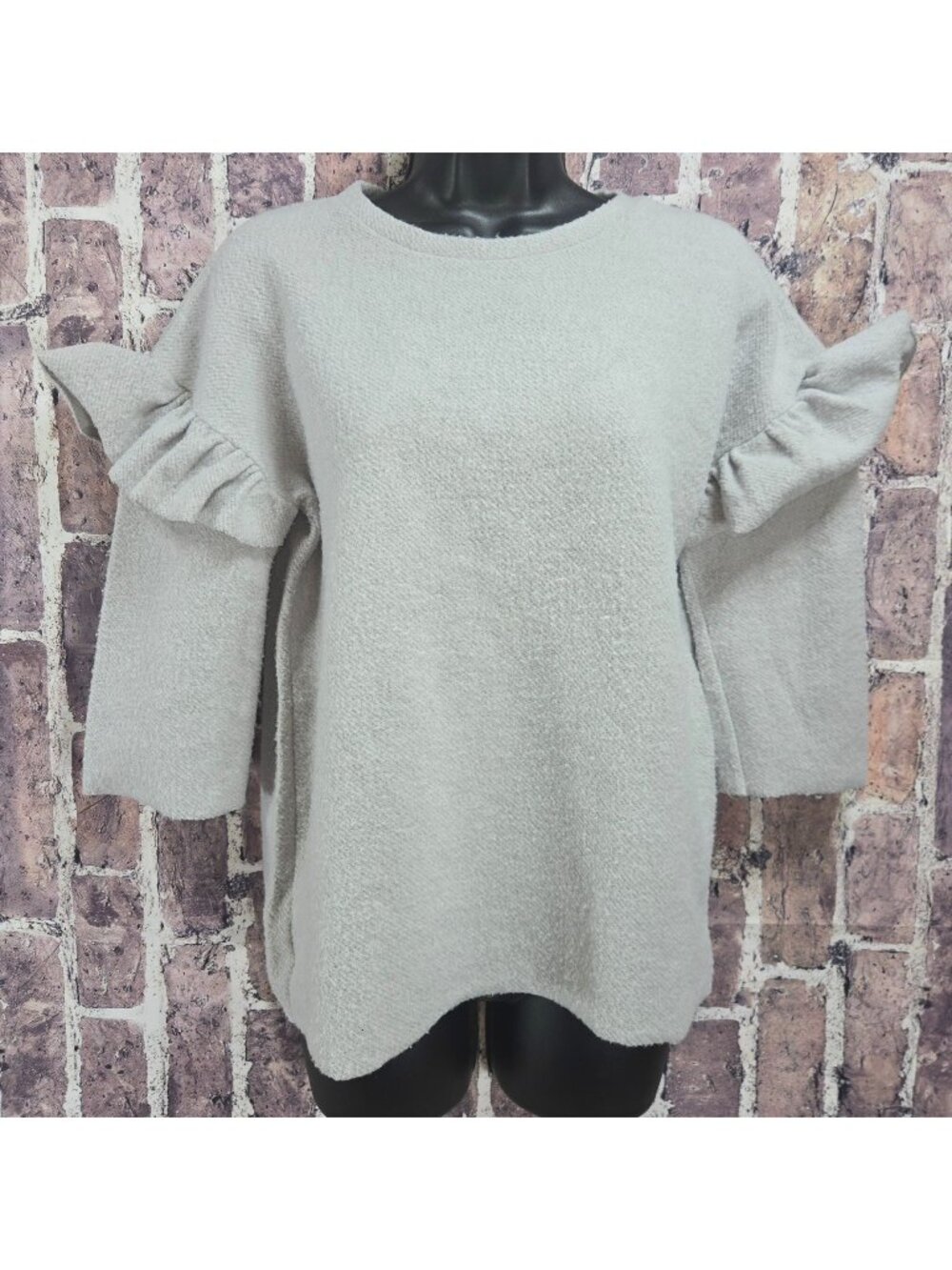 Zara Trafaluc Gray Ruffled Sleeve Sweater Small